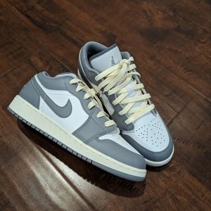 Jordan 1 Low Vintage Grey